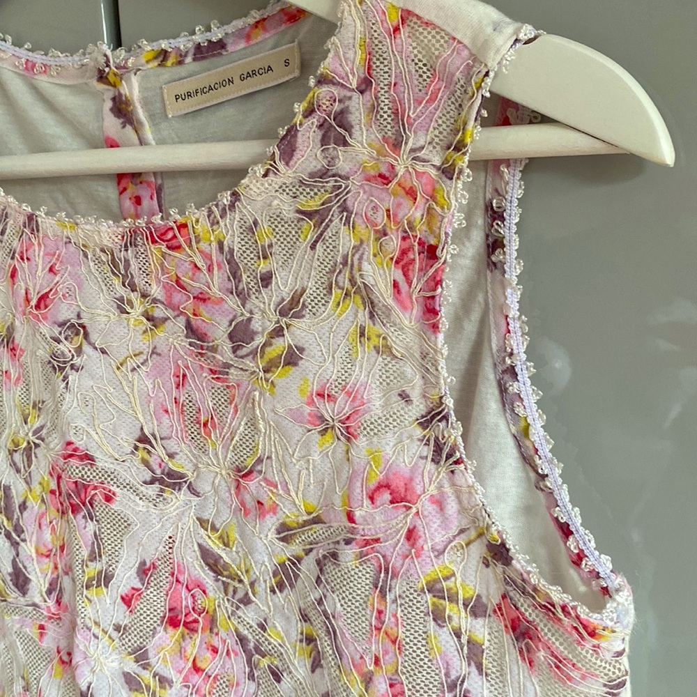 Floral top with embroidery
